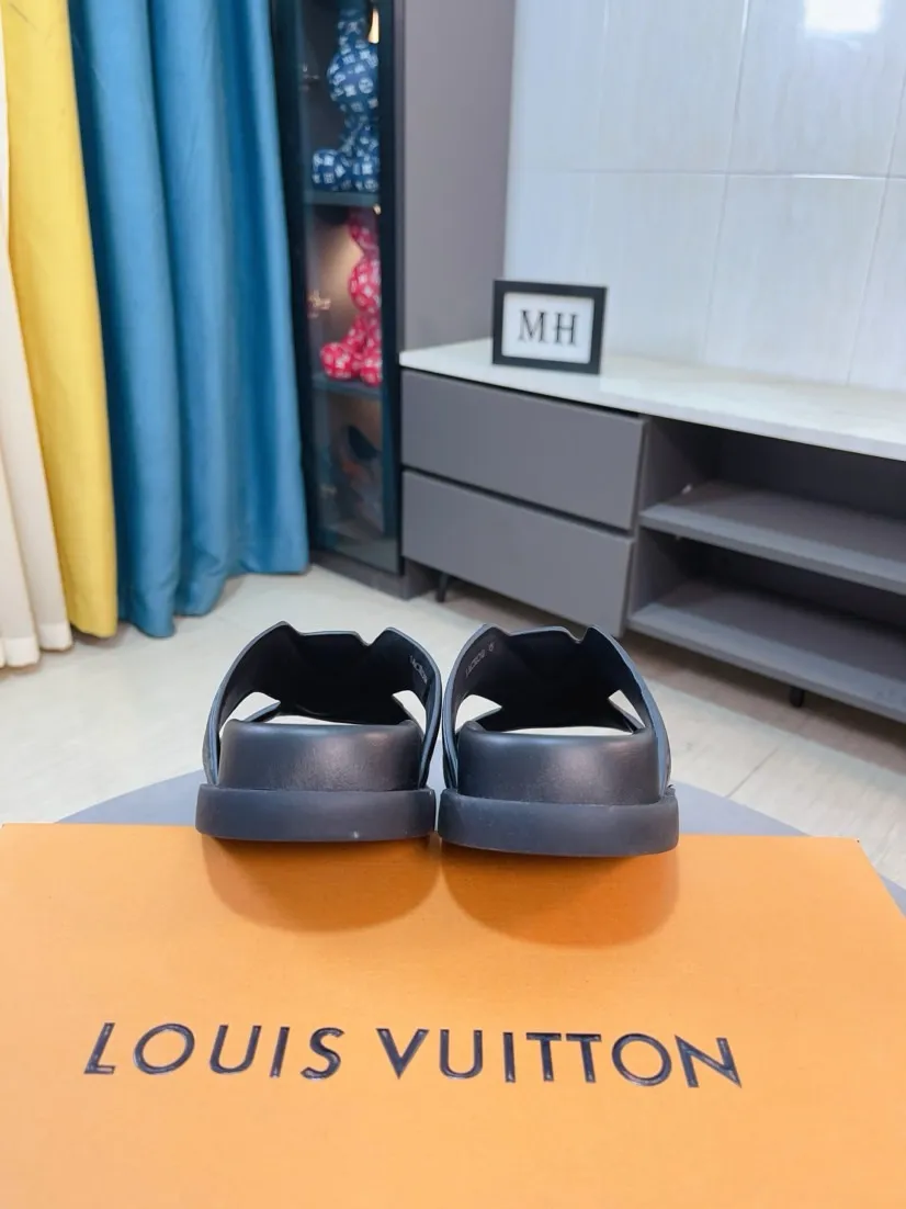 Men's shoes 💰360🌹🌹 (lv-Louis Vuitton) new men's sandals, high-end boutique, exquisite embossed logo decoration on the upper, fine workmanship, super soft soles, casual, loose and comfortable, a must-have in summer! \nsize：38-44